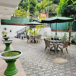 Отель Red Star Kandyan